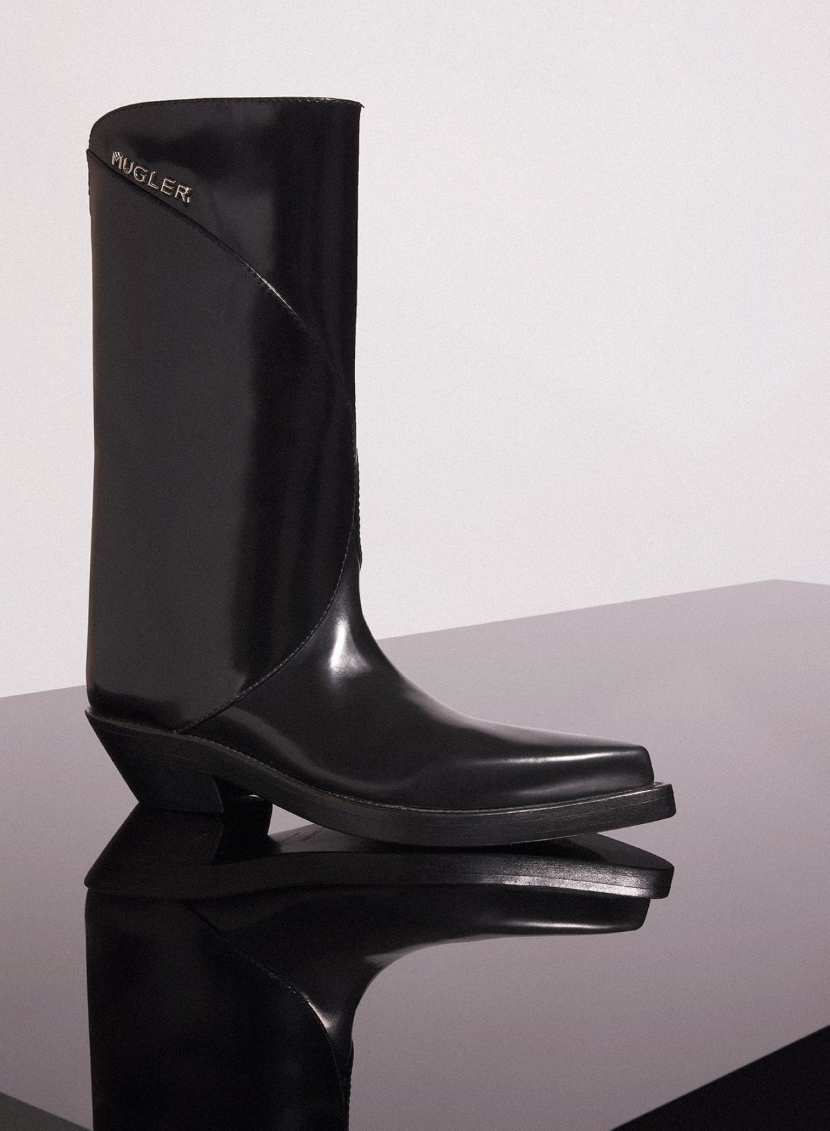 BLACK LEATHER SANTIAG BOOTS