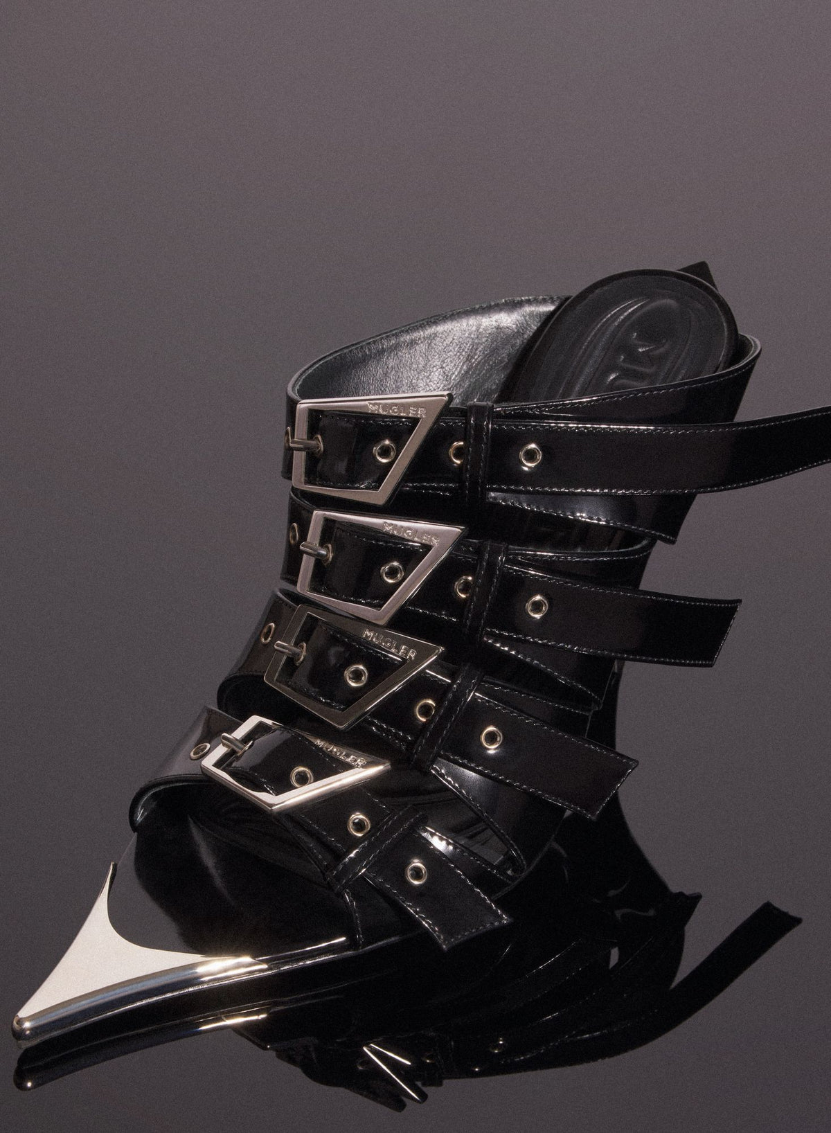 BLACK LEATHER BUCKLED FANG 95 SANDALS