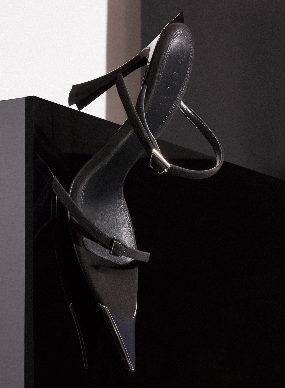 BLACK SUEDE FANG 95 SANDALS