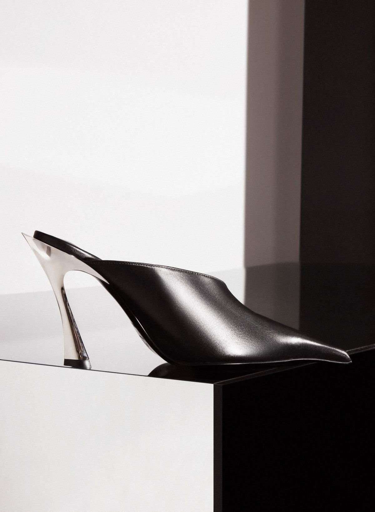 BLACK LEATHER FANG 95 MULES