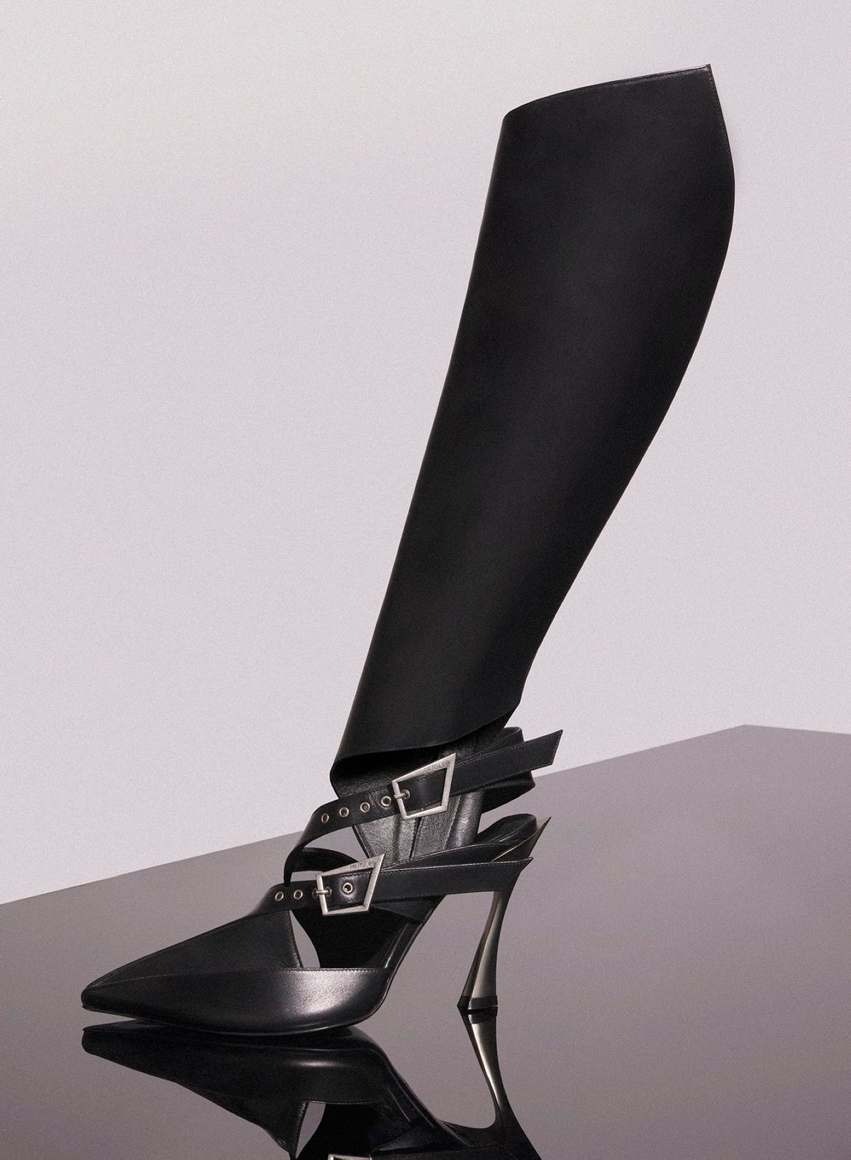 BLACK LEATHER BUCKLED FANG 95 KNEE HIGH BOOTS
