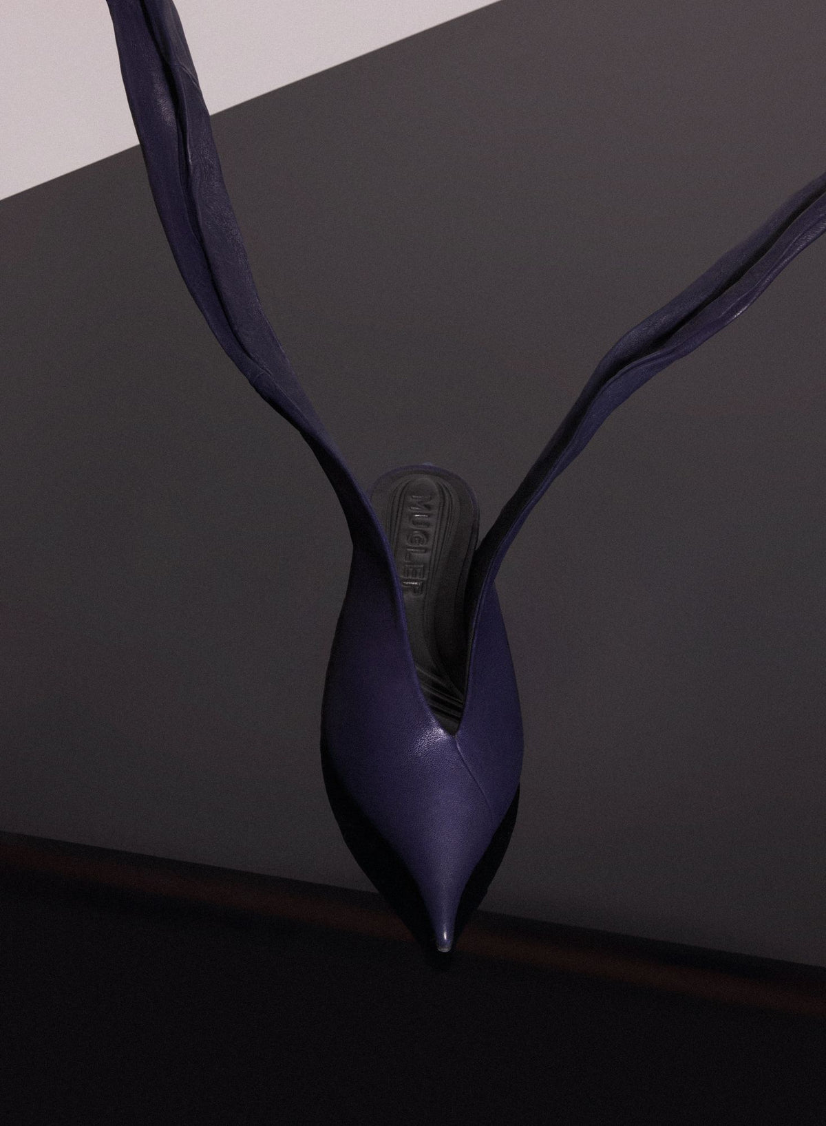 MIDNIGHT BLUE LEATHER KNOT FANG FLAT MULES