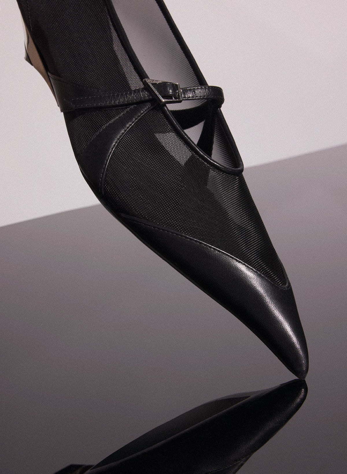 BLACK MESH FANG BALLERINA