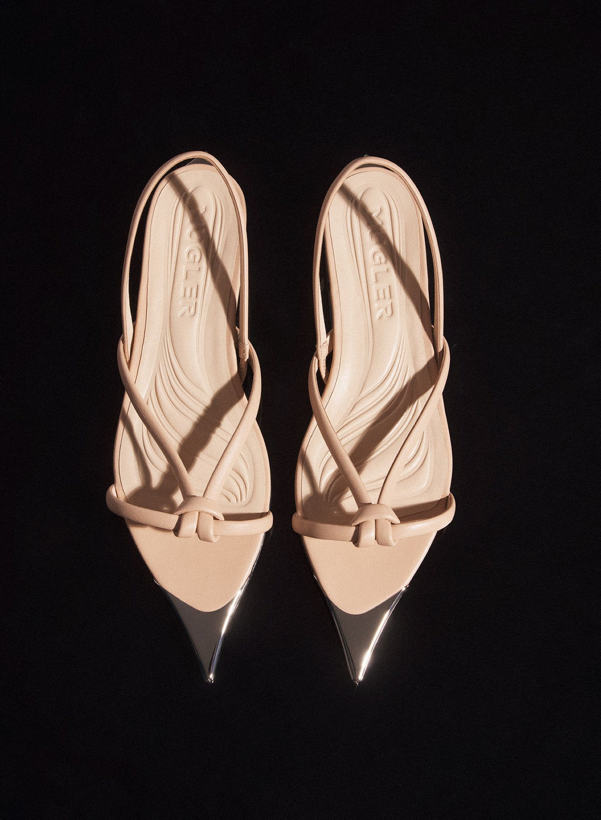 BLACK LEATHER KNOTTED FLAT SANDALS