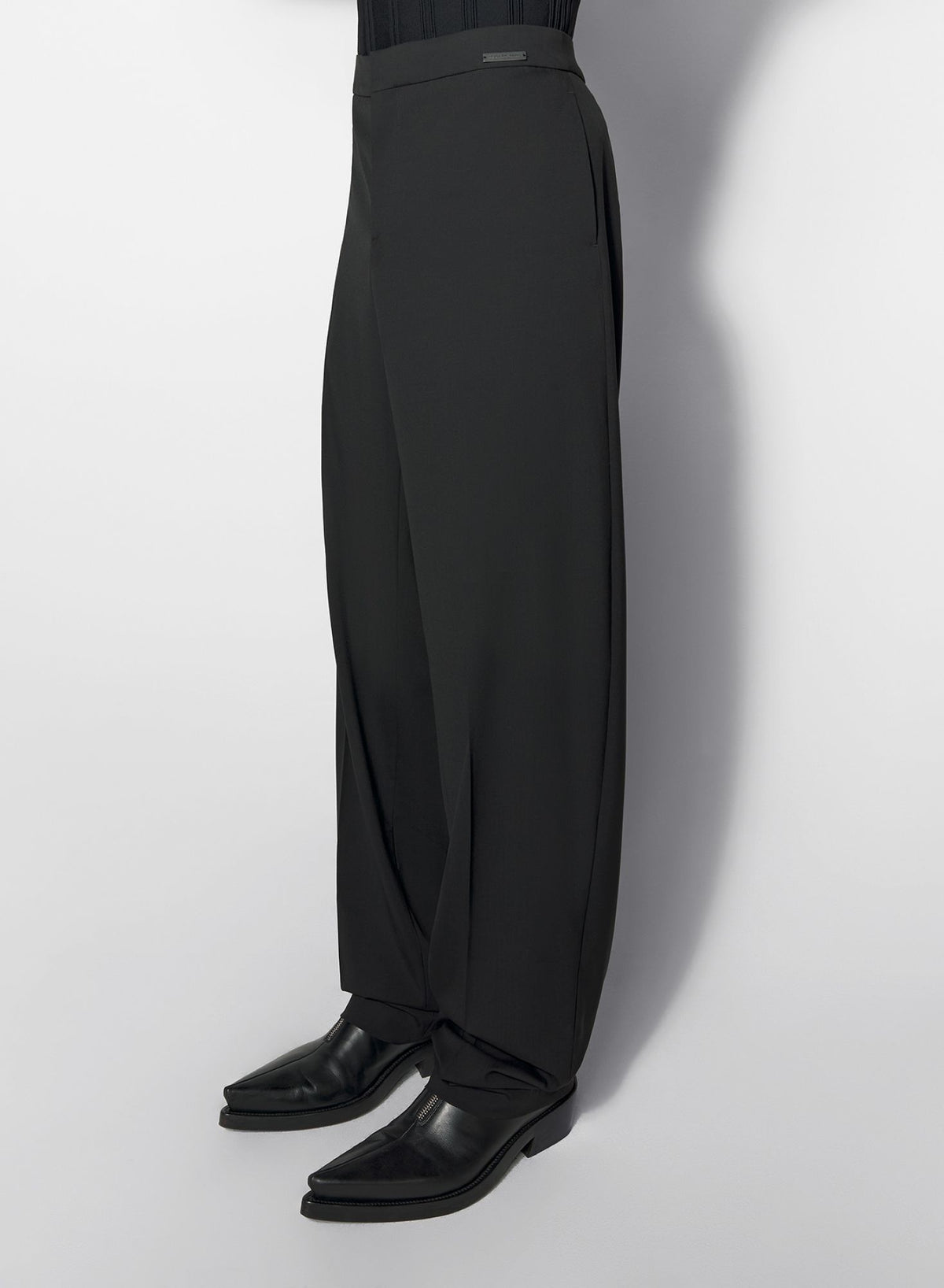 BLACK PLEATED WIDE LEG TROUSERS