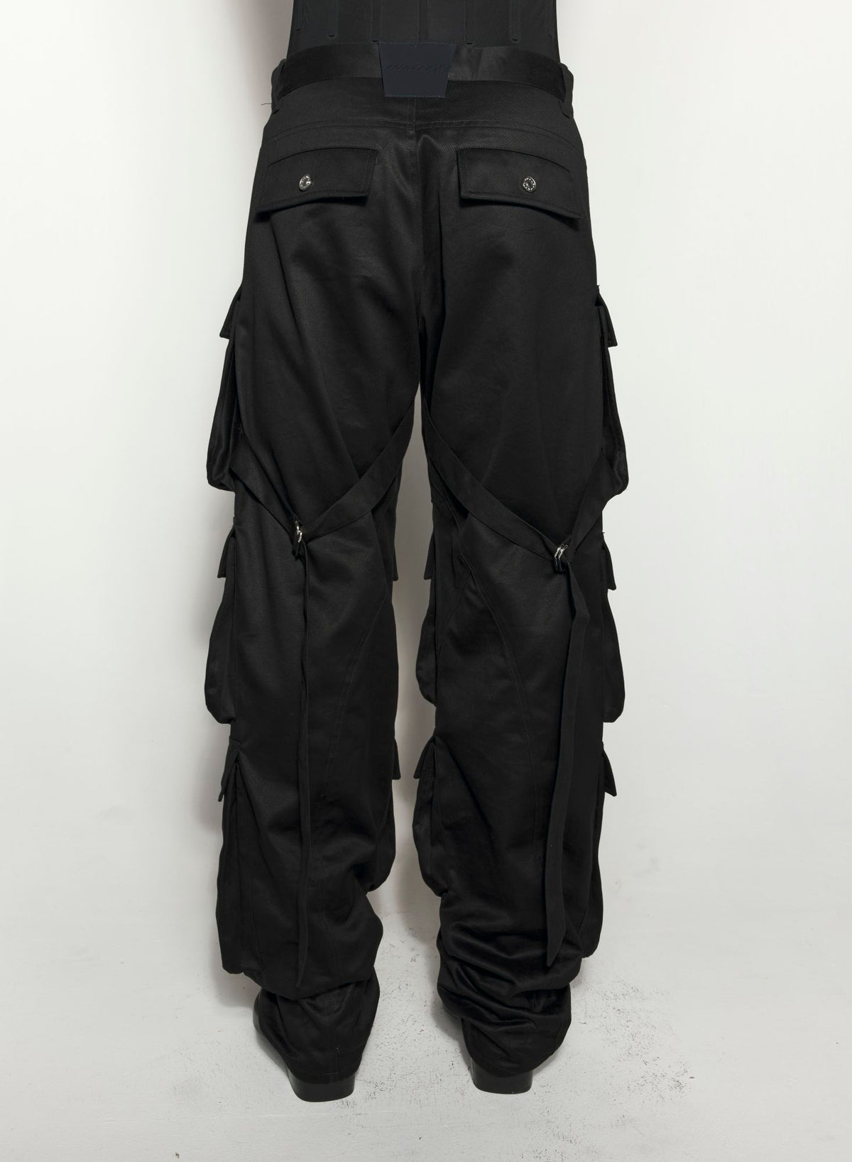 BLACK CARGO PANTS