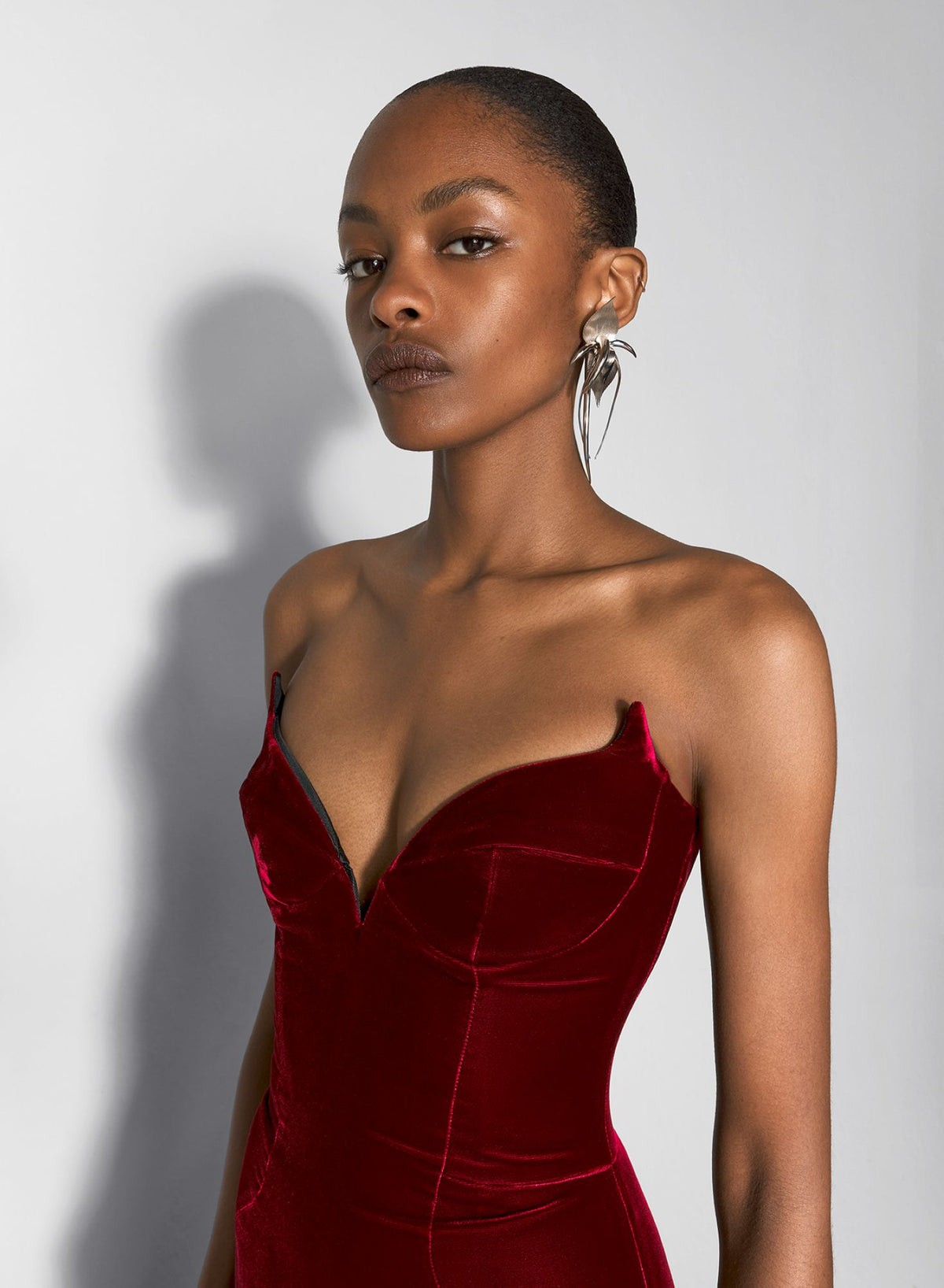 BLACK SIGNATURE STRAPLESS VELVET GOWN