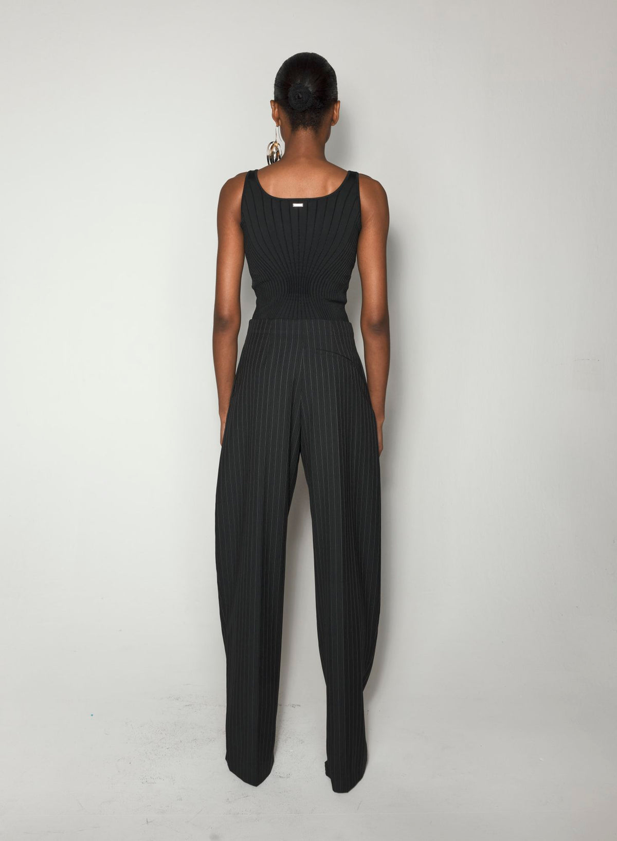 BLACK SCULPTING KNIT TANK TOP