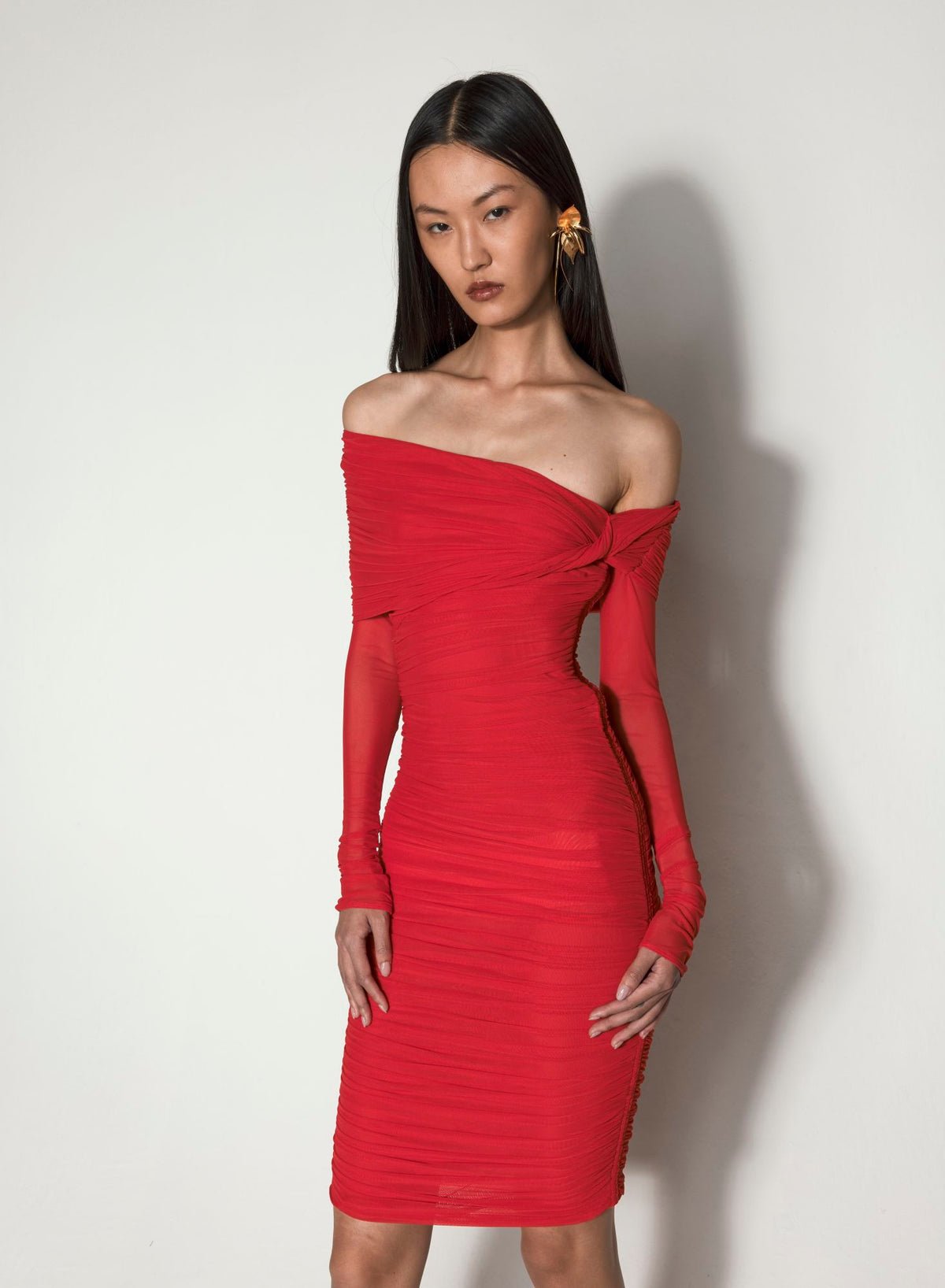 BLACK OFF-SHOULDER RUCHED DRESS