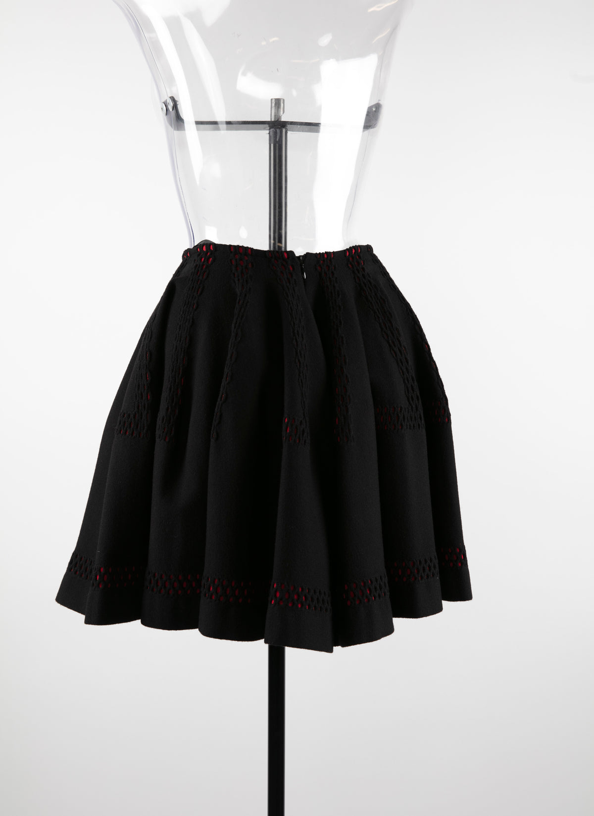 Openwork mini-skirt with contrast lining - Black & Red