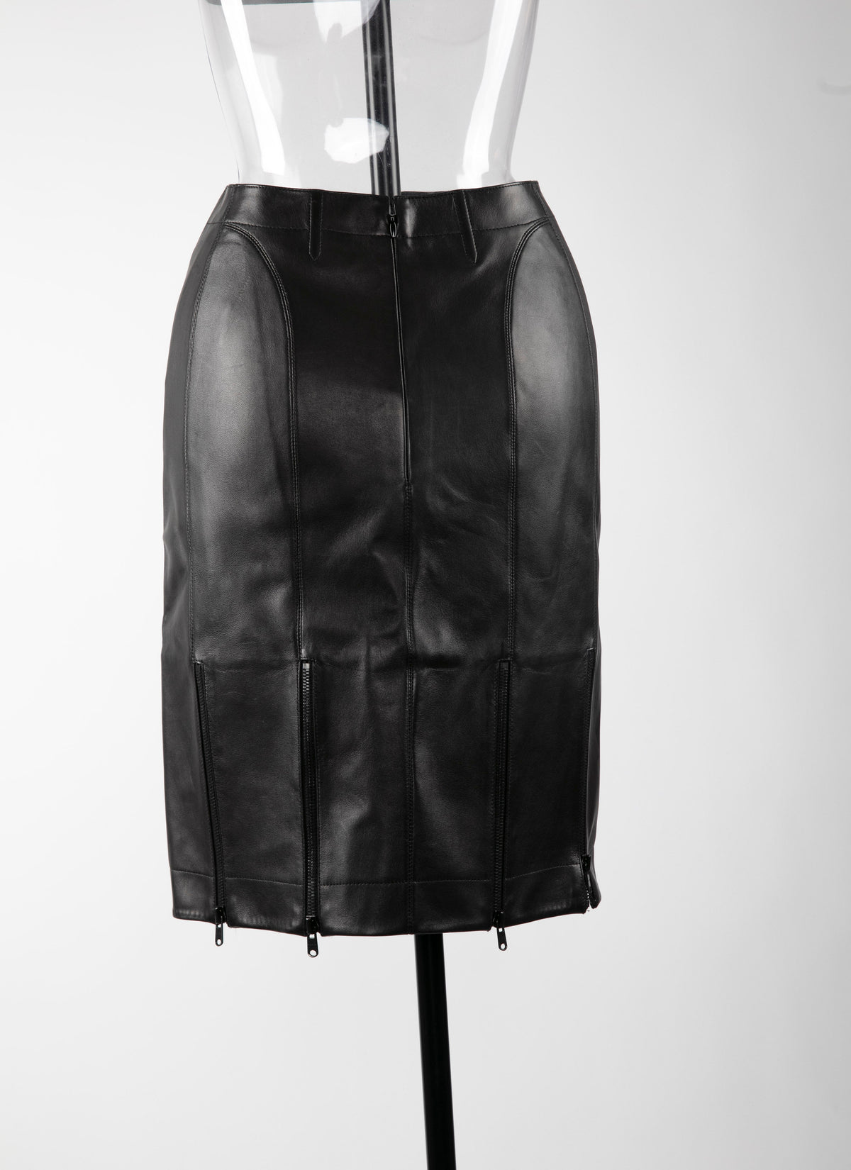 Short straight scuba skirt in leather - Black intense