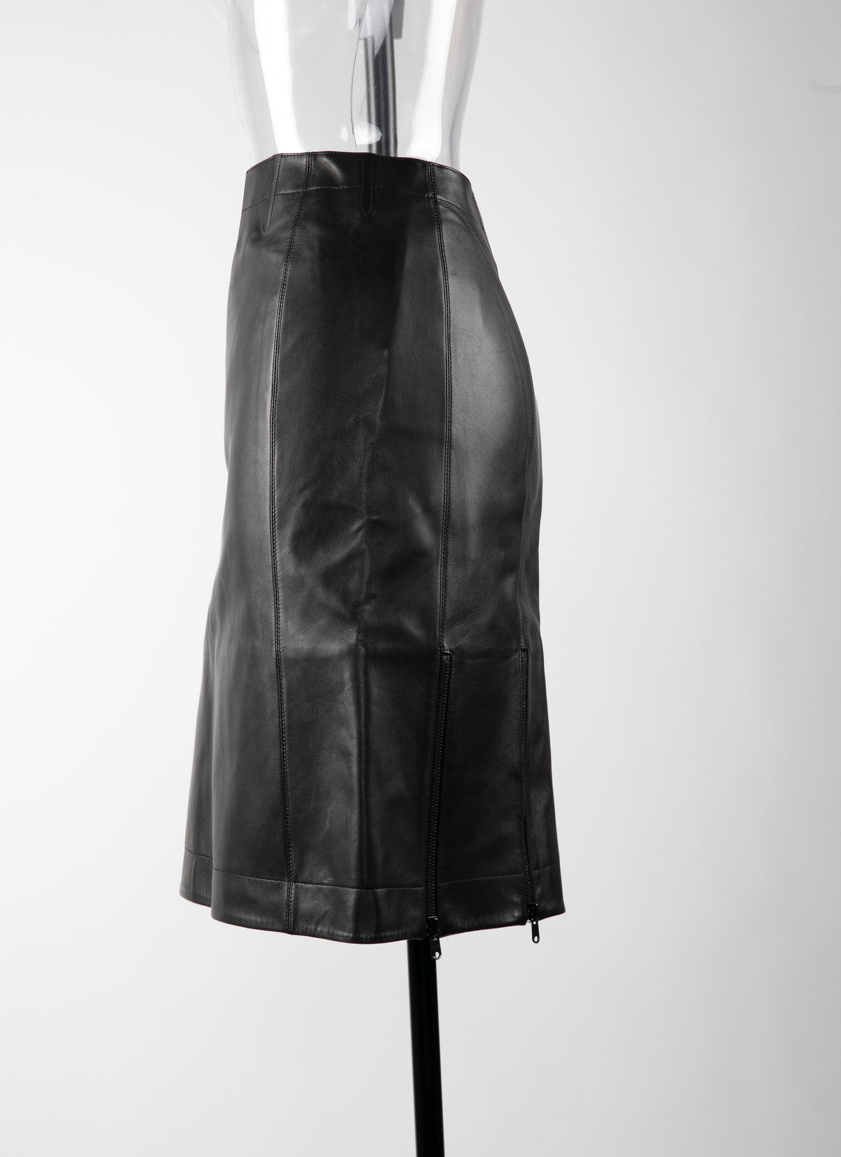 Short straight scuba skirt in leather - Black intense