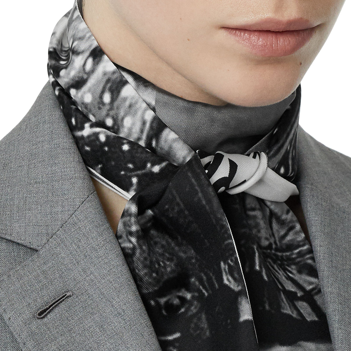SILK SCARVES GRIS