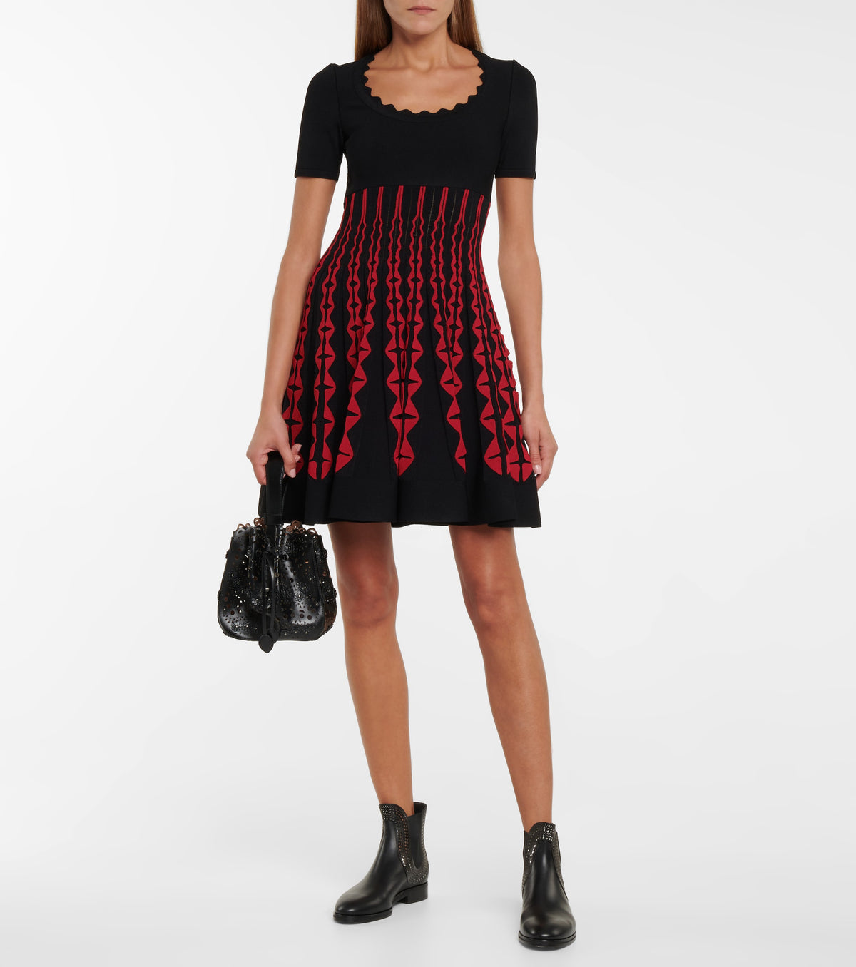 Pleated short dress with scoop neck - Black & White