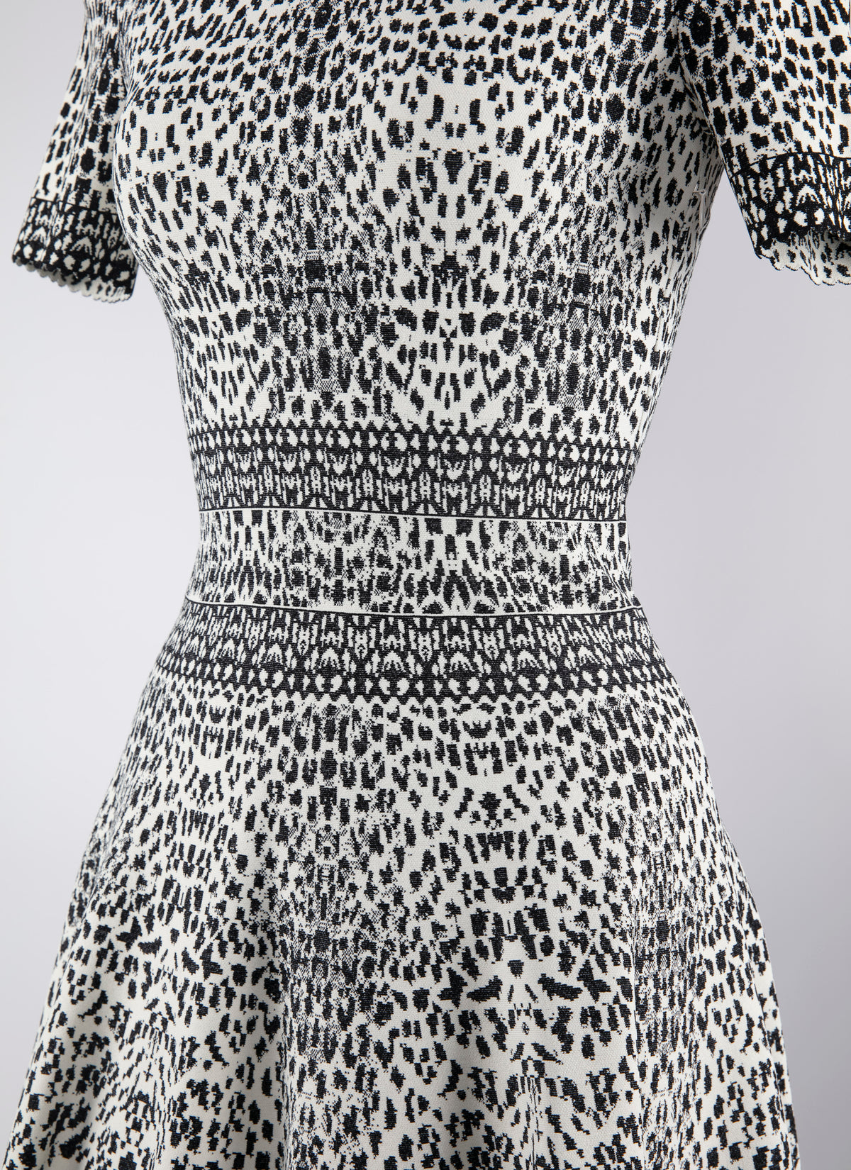 Robe à manches courtes au motif lynx en maille - Blanc & Noir